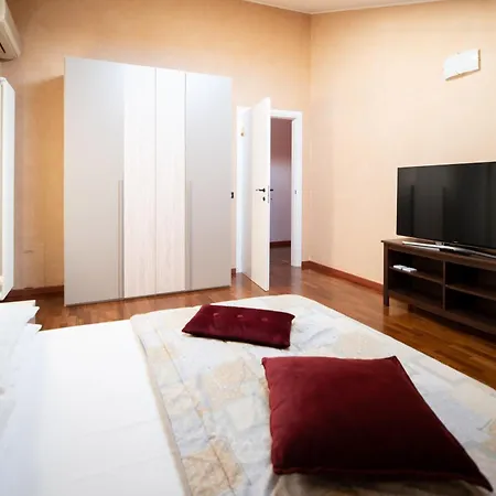 Tranquil Elegance In Apartment Parma