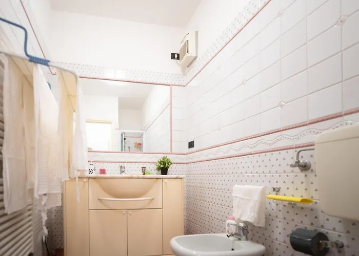 Tranquil Elegance In דירה